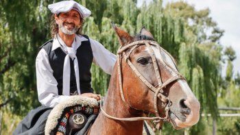la historia del gaucho que va de oro a cipo a caballo y emociona la historia del gaucho que va de oro a cipo a caballo y emociona