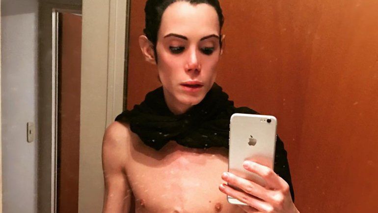 El conductor se enfureció al no querer hablar de la salud de su hijo.