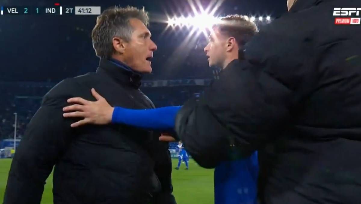 Guillermo Barros Schelotto se calentó con un árbitro