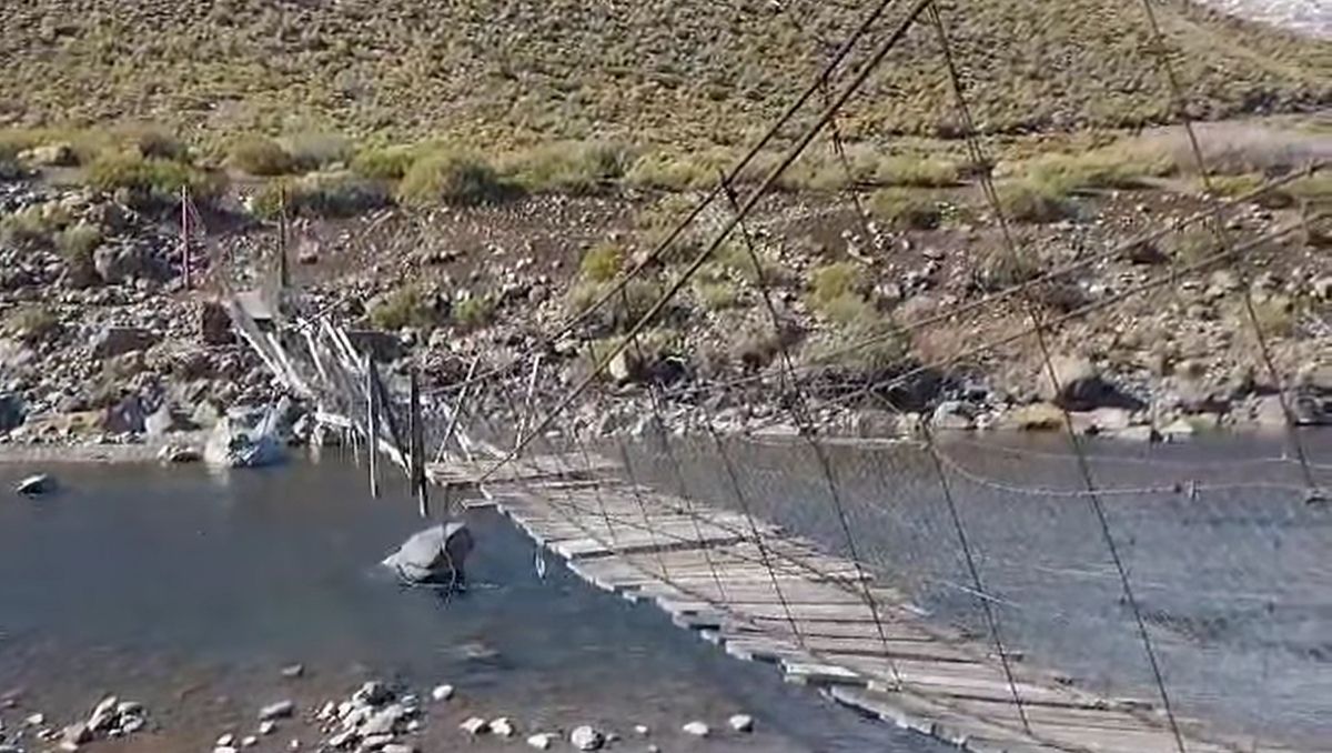 Desde hace 9 meses los vecinos de Pichi Neuquén no pueden utilizar la pasarela.&nbsp;