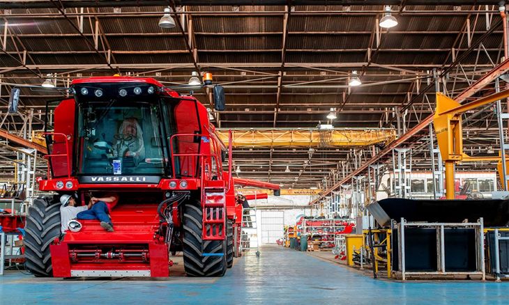 Vassalli durante décadas se ubicó como una de las empresas líderes en el mercado de maquinaria agrícola. Vassalli durante décadas se ubicó como una de las empresas líderes en el mercado de maquinaria agrícola.