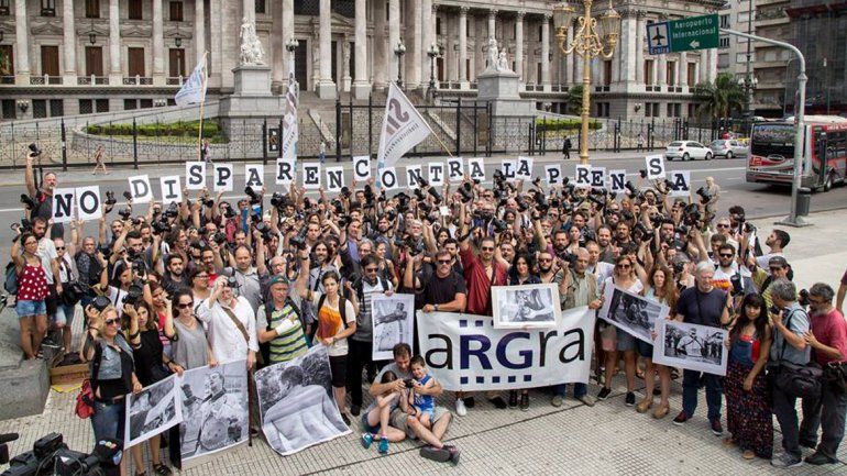 Realizan un camarazo para repudiar la represión contra reporteros gráficos