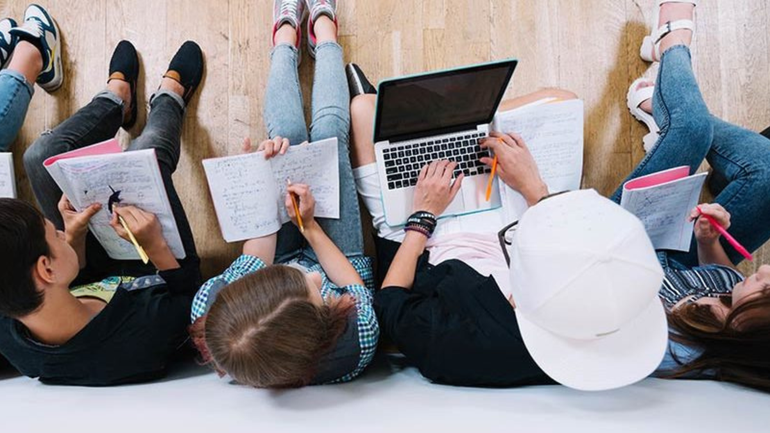 Las cuatro carreras universitarias que la IA recomienda “no estudiar” para los próximos años