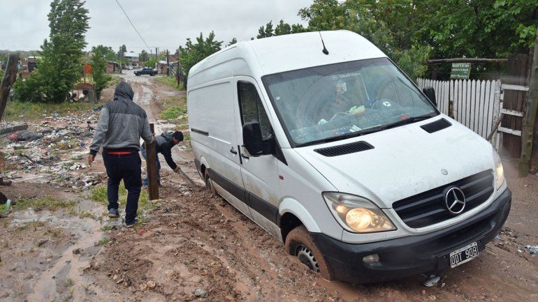 La salida del zanjón en Almafuerte II fue una trampa para este auto.