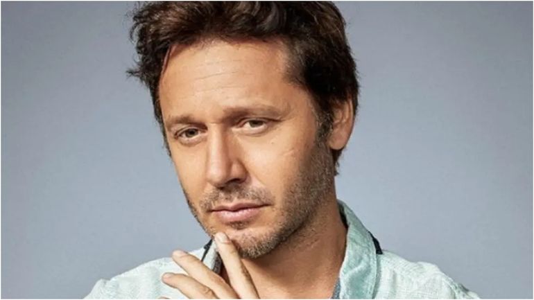 La increíble hamaca que Benjamín Vicuña tiene en el living de su casa