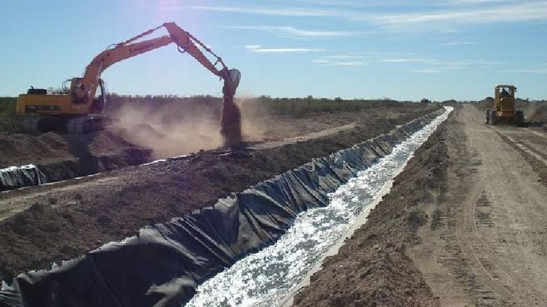 Gran desafío: El informe revela que la eficiencia actual de riego en Río Negro es solo del 50%. | LM Neuquen Gran desafío: El informe revela que la eficiencia actual de riego en Río Negro es solo del 50%.