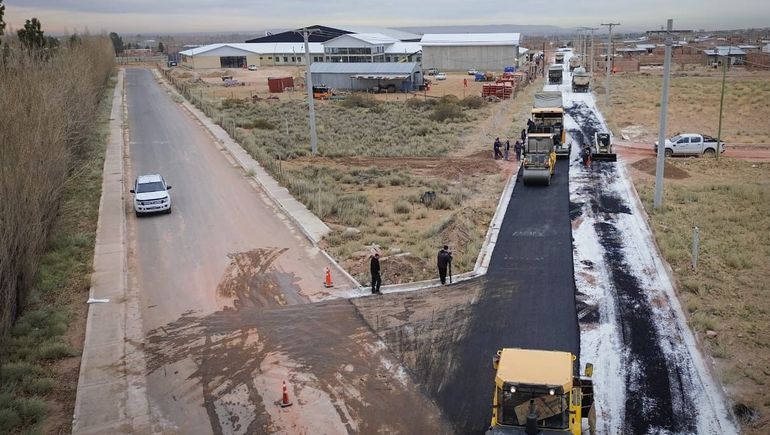 Comenzaron el asfalto en la zona del Colegio Tecnológico de la UTN