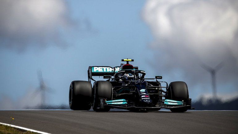 Valtteri Bottas quedó al frente del vienes de la Fórmula 1 en Portugal