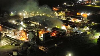 incendio en una planta de vicentin: alertaron por la presencia de material toxico incendio en una planta de vicentin: alertaron por la presencia de material toxico