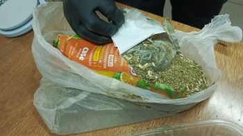 Esquel llevaba marihuana en un paquete de yerba. Esquel llevaba marihuana en un paquete de yerba.