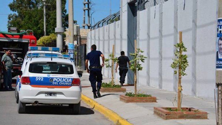 Un recluso quedó herido en la batalla. La pelota cayó afuera y desapareció.