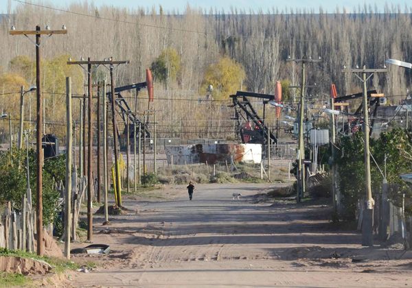 Valentina Norte: la vida junto a un pozo petrolero