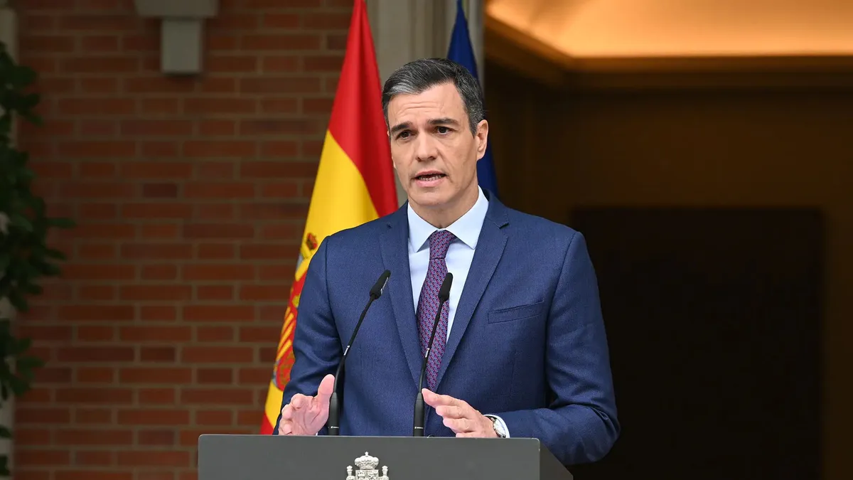 Tras las denuncias contra su esposa, Pedro Sánchez confirmó que seguirá como presidente de España thumbnail