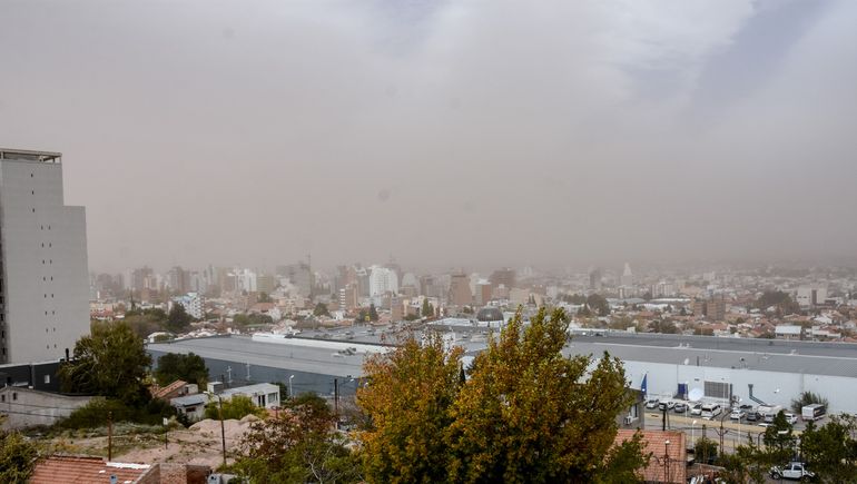 Emiten alerta amarilla en Neuquén por viento con ráfagas de 100 km/h