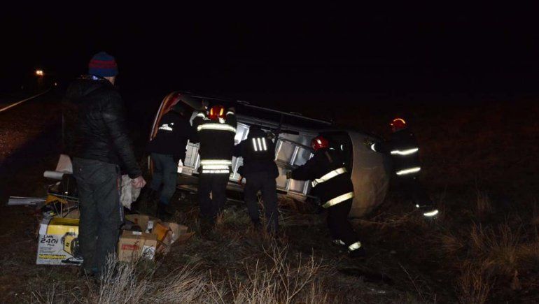 Se le cruzó un chancho en la ruta y terminó ruedas para arriba