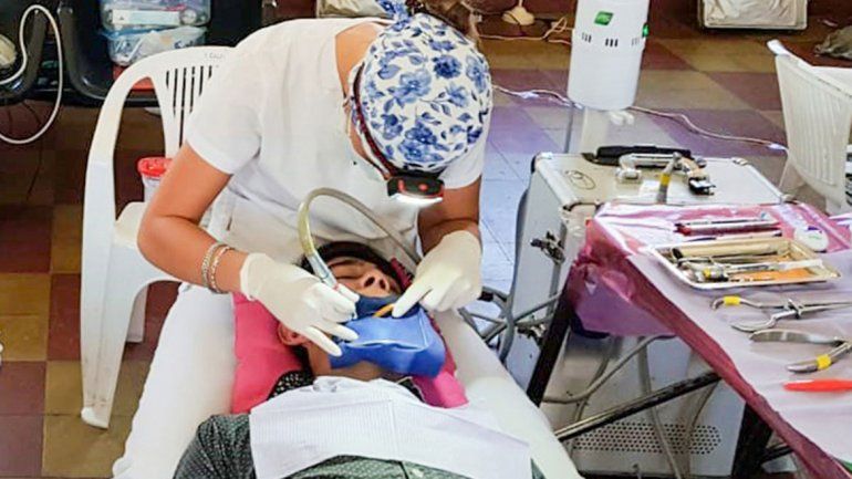 Odontólogos de la UBA atienden en los parajes de Junín