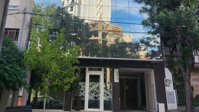 Los vecinos reclaman por el calvario que viven en un edificio de calle Rioja | LM Neuquen Los vecinos reclaman por el calvario que viven en un edificio de calle Rioja