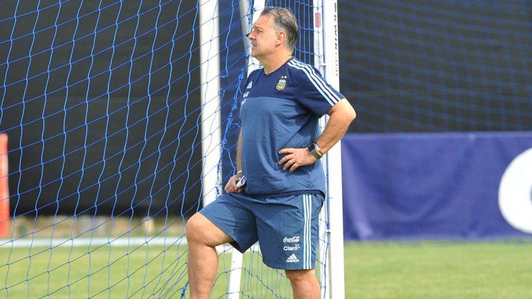 Martino espera la decisión de Messi para definir si juega