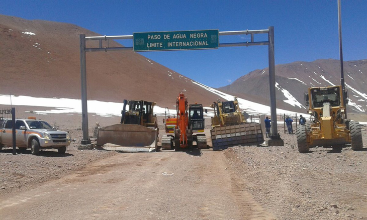 El Paso de Agua Negra, a casi 4.800 msnm, opera solo entre diciembre y abril. La minería exige conectividad todo el año. El Paso de Agua Negra, a casi 4.800 msnm, opera solo entre diciembre y abril. La minería exige conectividad todo el año.