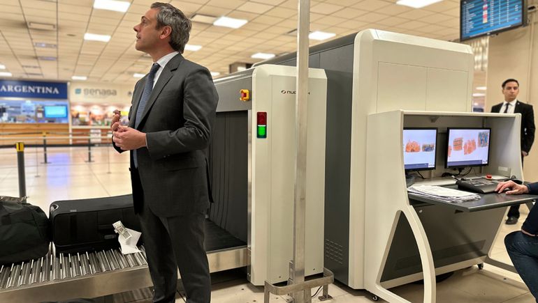 La Aduana incorporó los escáneres y se realizó una presentación formal. La Aduana incorporó los escáneres y se realizó una presentación formal.