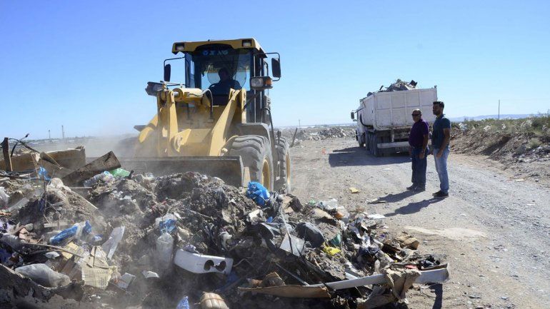 La meseta es una de las zonas de la capital neuquina donde más arrojan basura. Ahora quieren perseguir a los que tiran los residuos.