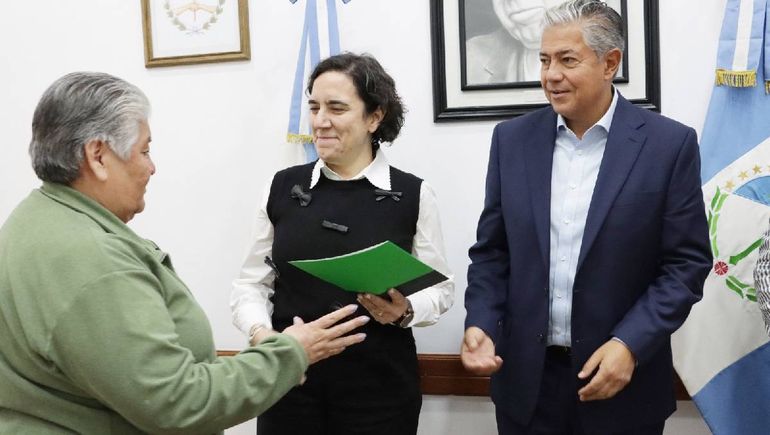 Rolando Figueroa y la secretaria de Economía de la provincia, Carola Pogliano. Rolando Figueroa y la secretaria de Economía de la provincia, Carola Pogliano.