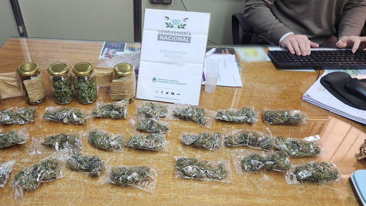 La fiscalía resaltó que los narcos del barrio Cuenca XV tenían preparados más de 2,5 kilos de droga para fraccionar.