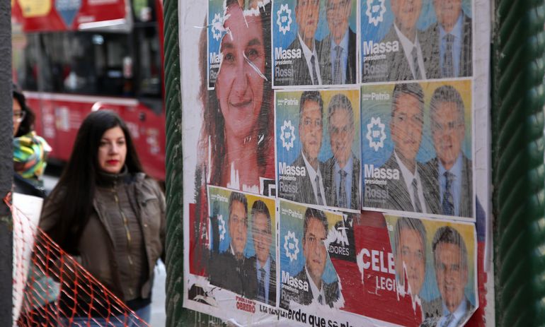 Afiches de campaña en Buenos Aires. Afiches de campaña en Buenos Aires.
