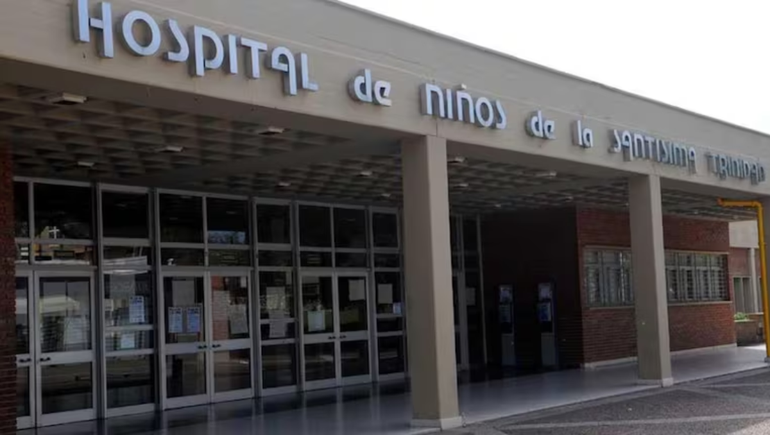 Una nena jugaba con un arma y se disparó en la cabeza: cuál es su estado de salud