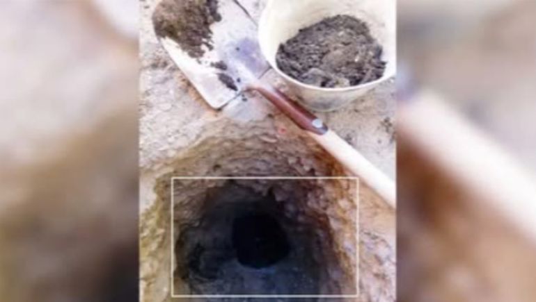 El pozo en el fondo de una casa del barrio Km 5 en Comodoro Rivadavia