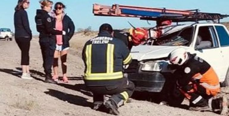 De contramano, atropelló y mató a dos personas en Ruta 25, Chubut. De contramano, atropelló y mató a dos personas en Ruta 25, Chubut.