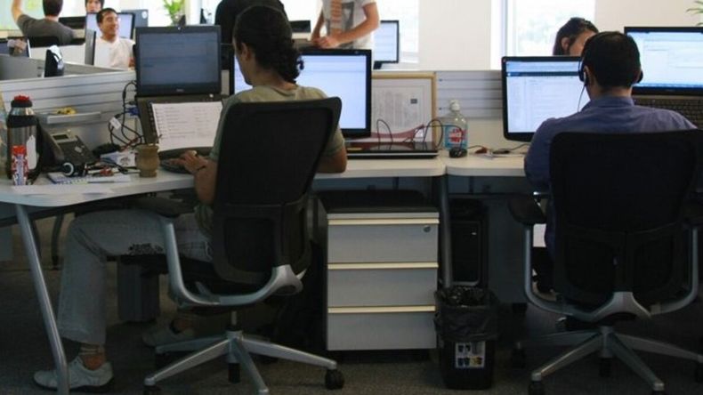 Aparece en medio de la mañana, en plena jornada laboral. | LM Neuquen Aparece en medio de la mañana, en plena jornada laboral.