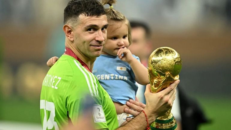 El Dibu Martínez sorprendió con el estado de su tele.