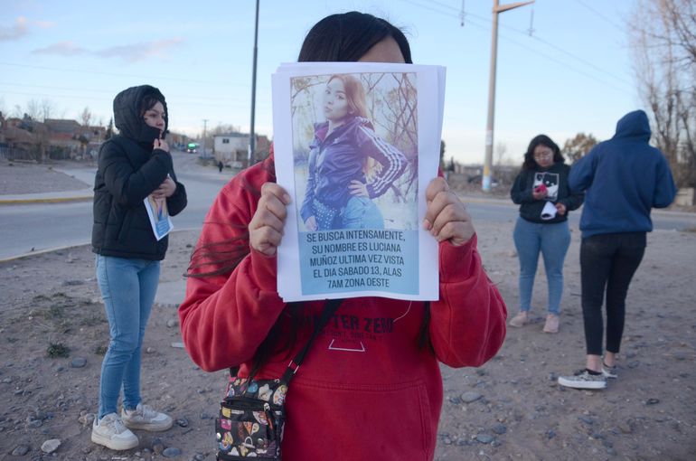 Familiares y amigos de la joven desaparecida protestaron este jueves en Rodhe y 1º de Mayo.
