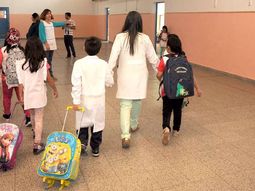 Los trabajadores de la educación percibieron un aumento este mes. Los trabajadores de la educación percibieron un aumento este mes.