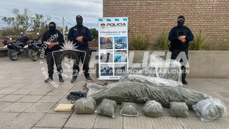 La policía secuestró elementos de intereses en una causa por robo simple. | LM Neuquen La policía secuestró elementos de intereses en una causa por robo simple.