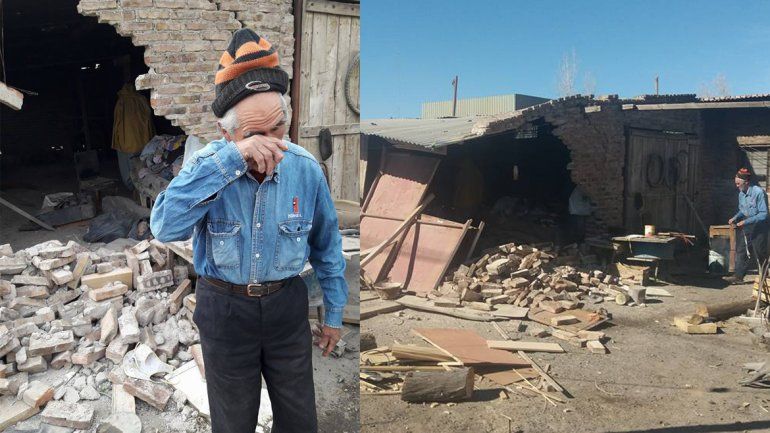 El viento le tiró parte de la casa, le robaron todo, duerme en una maderera y pide ayuda