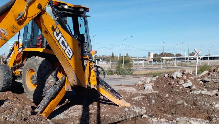 La rotura del acueducto en las calles Bejarano y 12 de Septiembre. La rotura del acueducto en las calles Bejarano y 12 de Septiembre.