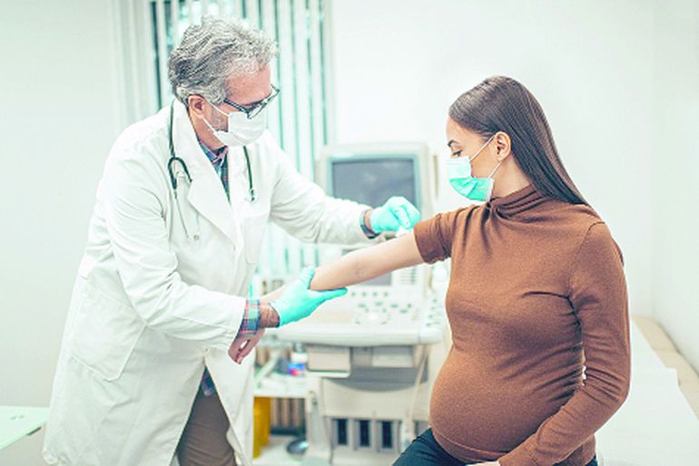 Confirman el riesgo de no vacunarse en el embarazo