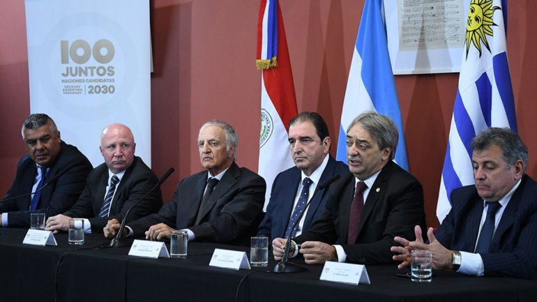 Tapia y Mac Allister estuvieron&nbsp;en la conferencia en la Rosada.&nbsp;