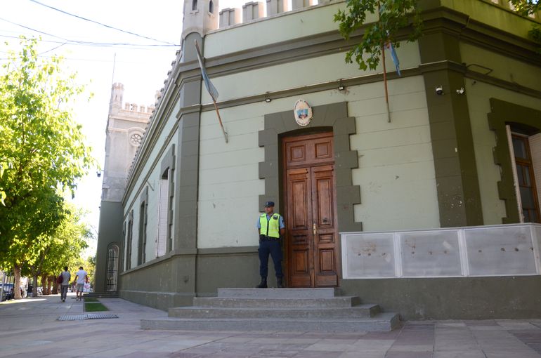 Sigue la purga de ñoquis en el Estado neuquino: echaron a un chofer agresivo y un policía indisciplinado