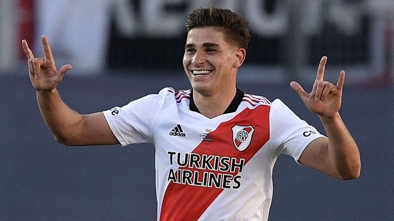 Calchín, el pueblo que chapeaba con la alfalfa y ahora con Julián Álvarez