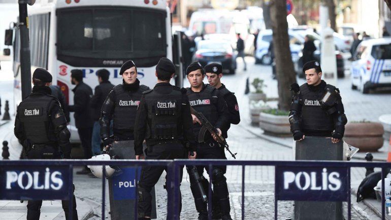 La policía turca en el lugar del atentado