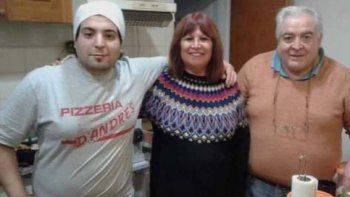 El Tano junto a su incondicional pareja Norma y a su hijo Laureano. El Tano junto a su incondicional pareja Norma y a su hijo Laureano.