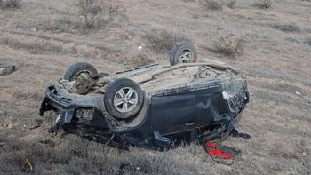 una familia volco en la ruta 237: un joven fue derivado al hospital de cutral co