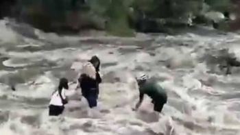 Un ministro de San Luis rescató a un grupo de mujeres atrapadas en un arroyo. Un ministro de San Luis rescató a un grupo de mujeres atrapadas en un arroyo.