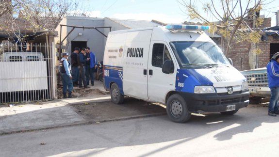 La Policía, durante los allanamientos realizados en el oeste.