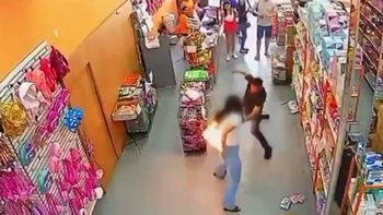 La pareja de la mujer contó que compraron el celular hace apenas un año, y que incluso todavía no habían terminado de pagarlo. La pareja de la mujer contó que compraron el celular hace apenas un año, y que incluso todavía no habían terminado de pagarlo.