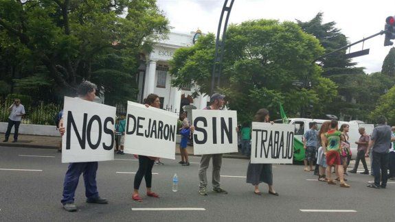 Trabajadores de la ex ESMA, en su reclamo por reincorporaciones.