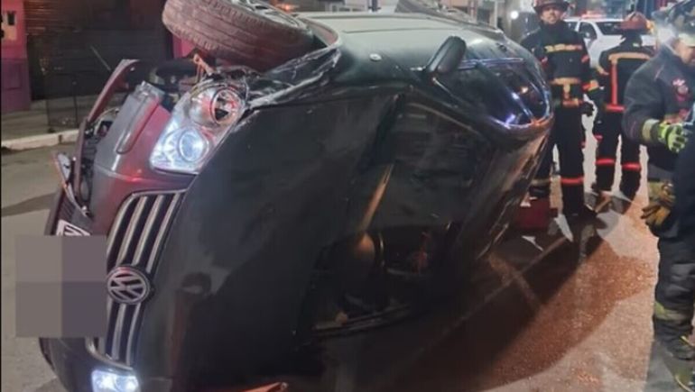 Un policía volcó en el centro de Comodoro Rivadavia: el descomunal nivel de alcohol en sangre que le midieron.